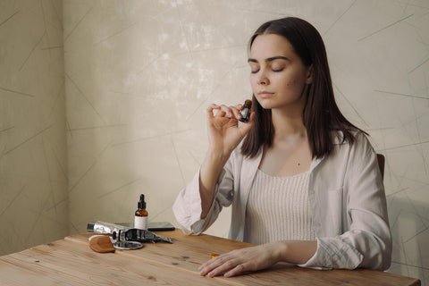 DIY Aromatherapy Personal Inhaler to Help us Face our Fears - Cliganic
