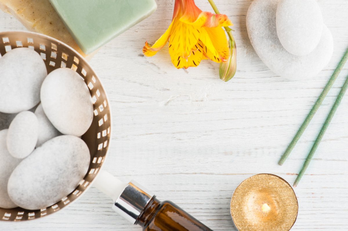 Spring Cleaning DIYs Using Essential Oils - Cliganic